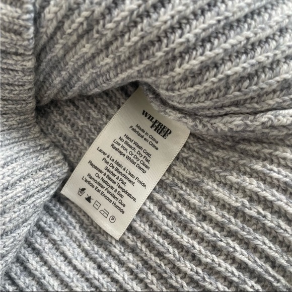 Aritzia Wilfred Free Lin Grey Turtleneck Sweater - Picture 5 of 7